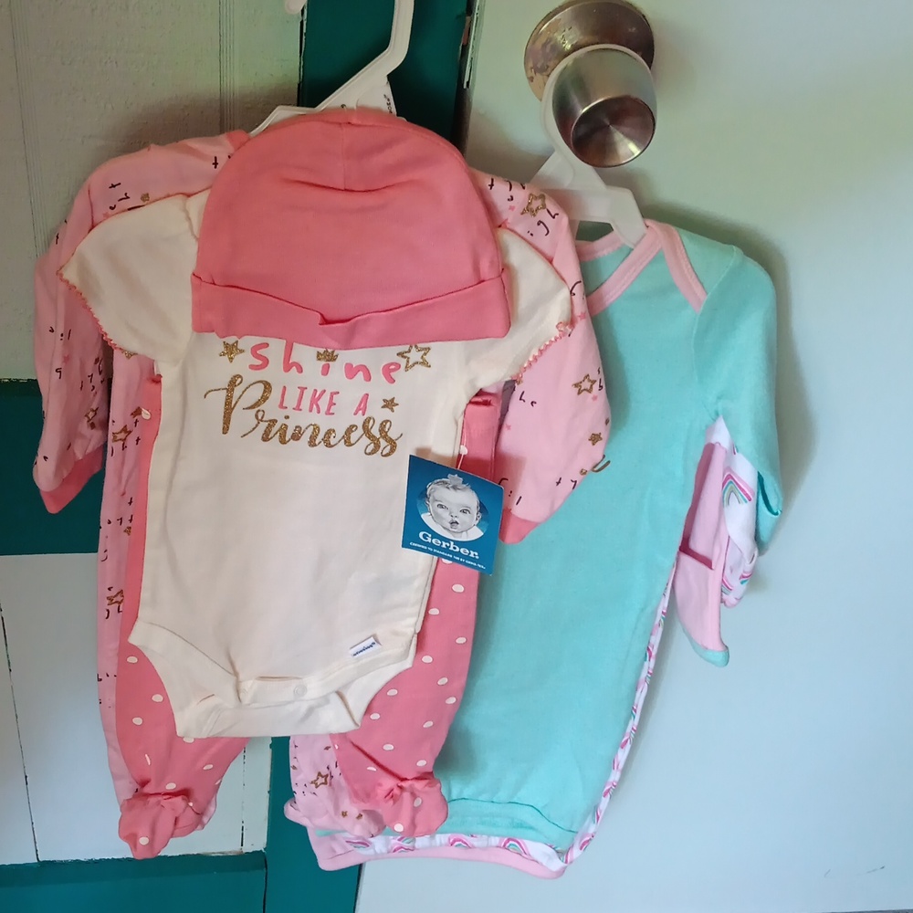Gerber 4 piece set and Luvable Friends gowns NWT bundle - Picture 2 of 6